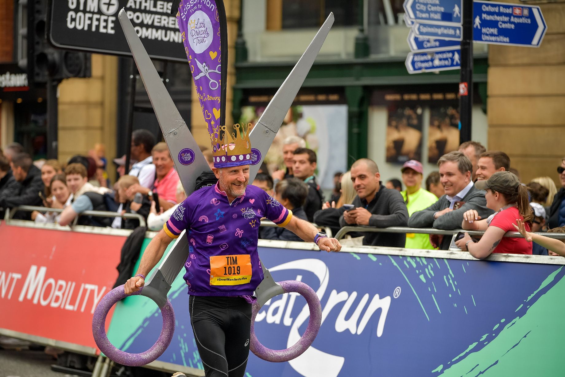 Scissor Man Tim in the Great Manchester Run in a costume designed by Simple Design Works